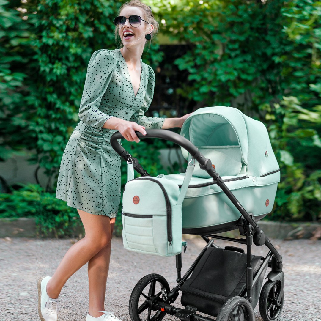 На каком сроке беременности покупать коляску